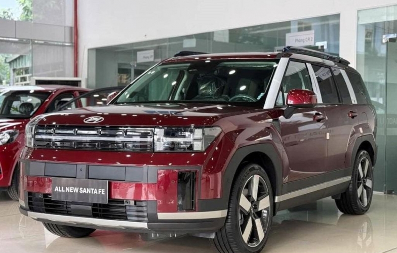 Hyundai 'chào năm mới' bằng loạt ưu đãi lớn: Santa Fe ghi nhận mức giảm cao nhất, lên tới 220 triệu đồng
