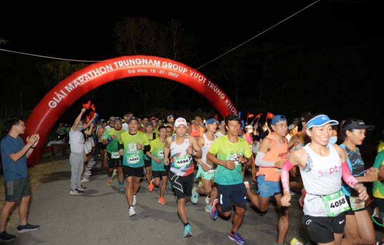 Marathon Trung Nam 'Vượt Trùng Khơi' - Tự hào chạy trên vùng biển quê hương