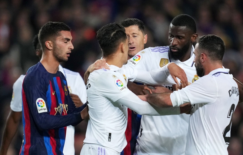 Dư âm El Clasico, dàn sao Real Madrid và Barcelona gây chia rẽ khi tập trung cùng Tây Ban Nha