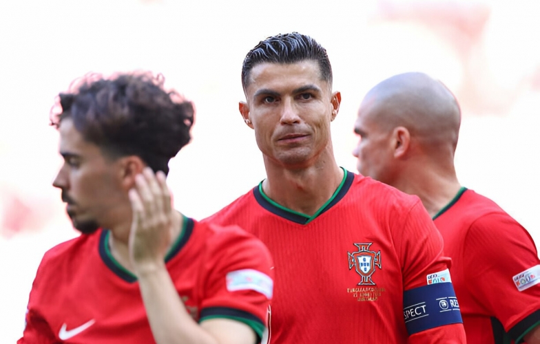 Ronaldo hân hoan trong ngày Bồ Đào Nha đi tiếp tại Euro 2024