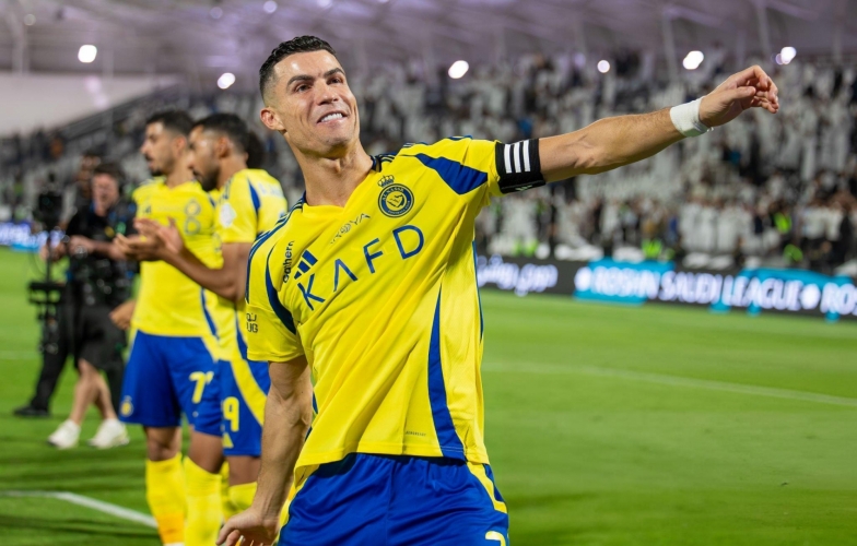 Ronaldo đá penalty phút bù giờ, Al Nassr thắng kịch tính