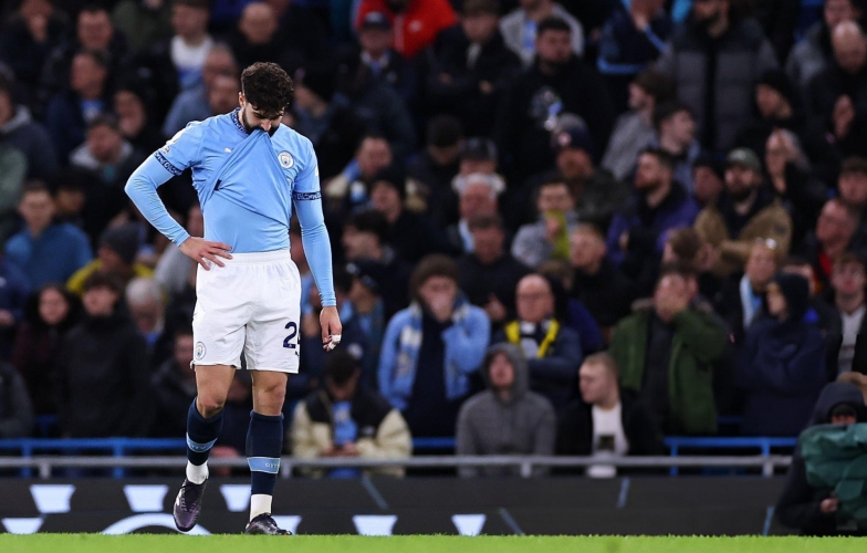 Fan Man City đòi loại 'siêu hậu vệ' sau trận thua Tottenham