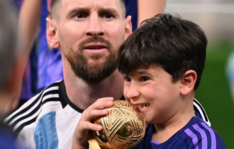 Con trai Messi có màn ăn mừng gây sốt