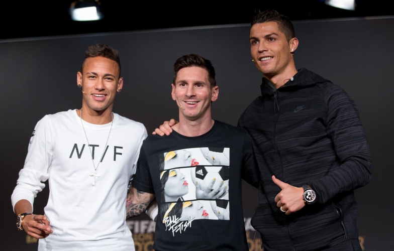 Mặc kệ Messi, Neymar bất ngờ 'về phe' Ronaldo