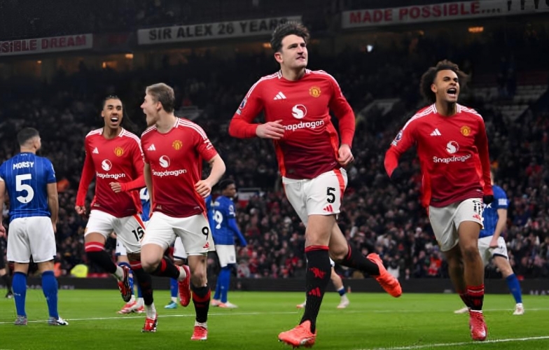 Maguire tỏa sáng, MU nhọc nhằn đánh bại Ipswich Town