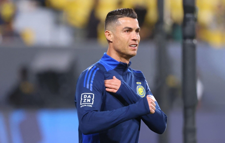 Đại diện Iran lên tiếng vụ Ronaldo bị dọa phạt '99 chày'