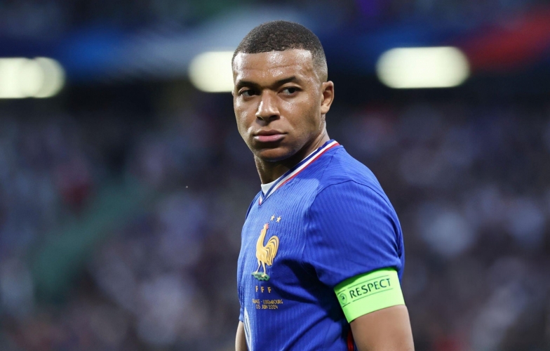 CHÍNH THỨC: Mbappe tái xuất tuyển Pháp sau 6 tháng