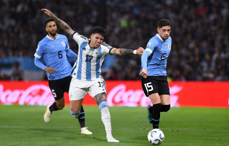 Không cần Messi, Argentina vẫn thắng Uruguay nhờ siêu phẩm