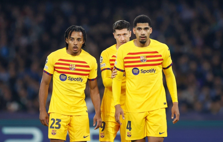 Barca nhận đề nghị khủng gần 'trăm củ' cho siêu hậu vệ