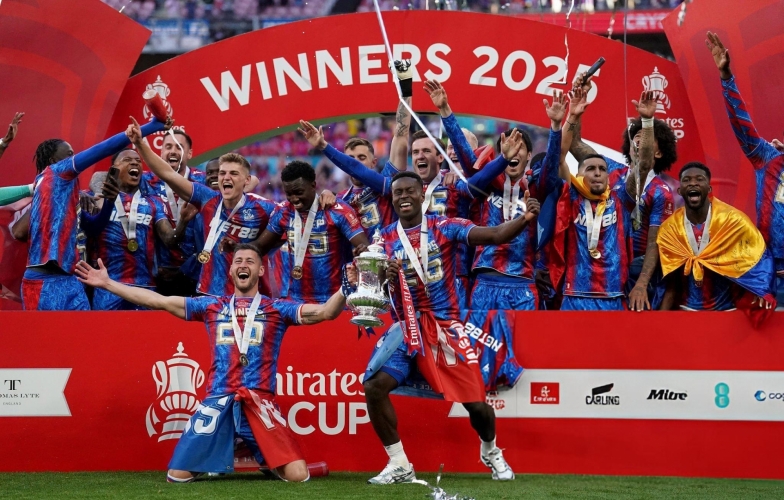 Thua đau Crystal Palace, Man City lỡ hẹn FA Cup