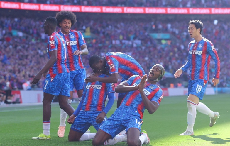Thua đau Crystal Palace, Man City lỡ hẹn FA Cup