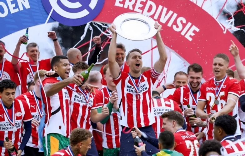 Ajax sa sút bất ngờ, PSV vô địch Eredivisie đầy kịch tính