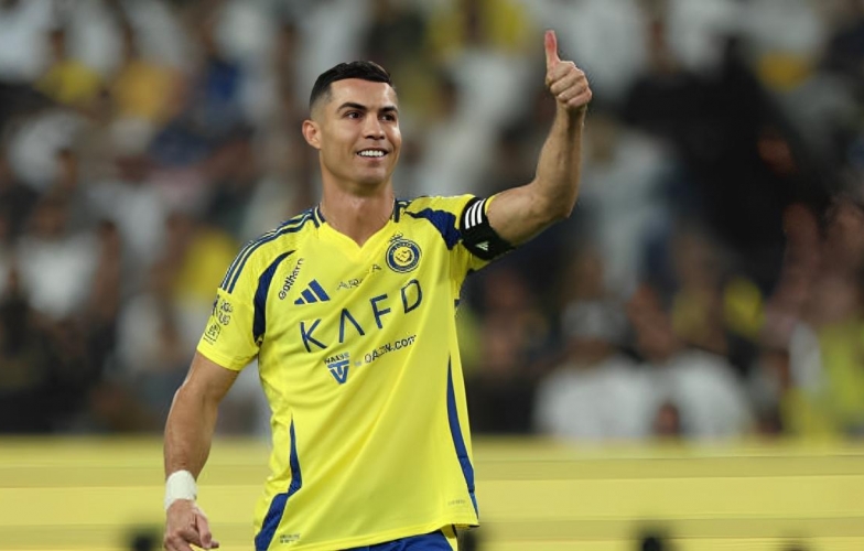 Ronaldo 'thu phục' tiền vệ xuất sắc bậc nhất về Al Nassr