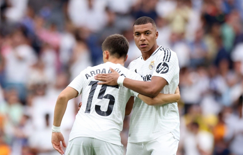 Mbappe cạnh tranh áo số 10 với đồng đội tại Real