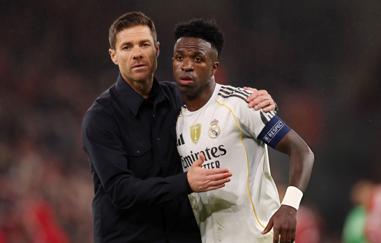 Xabi Alonso có động thái bất ngờ với Vinicius