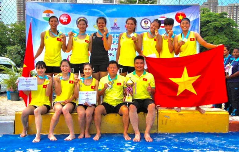 'Lỡ hẹn' với SEA Games 31, bóng ném bãi biển nữ Việt Nam vẫn đạt thành tích 'khủng'