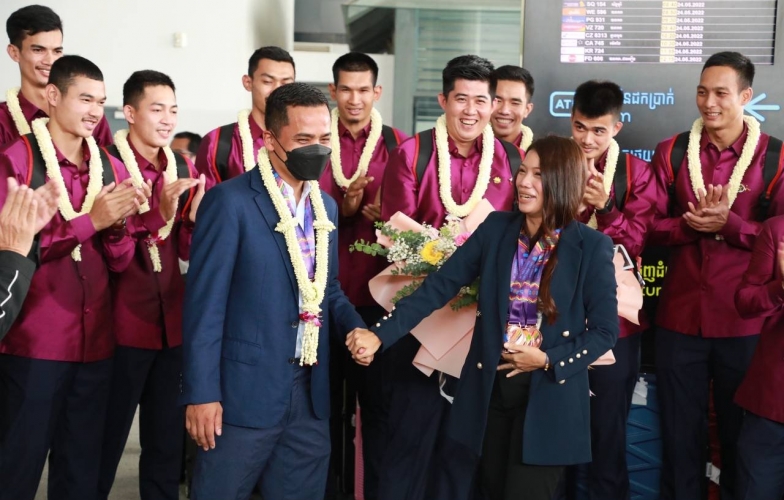 Tuyển bóng chuyền nam Campuchia được thưởng sau HCĐ SEA Games lịch sử