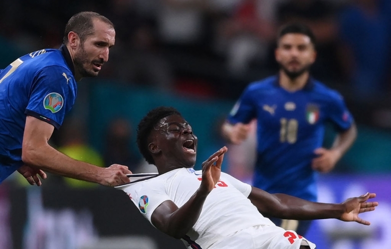 Trung vệ Ý bị lên án ‘chơi xấu’ sau trận chung kết EURO 2021