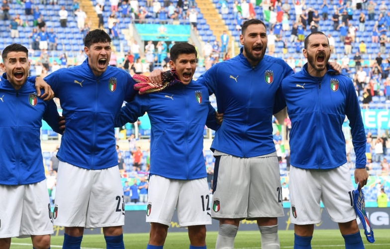 Hậu vệ Ý: 'CĐV Anh la ó quốc ca khiến chúng tôi thêm máu lửa'