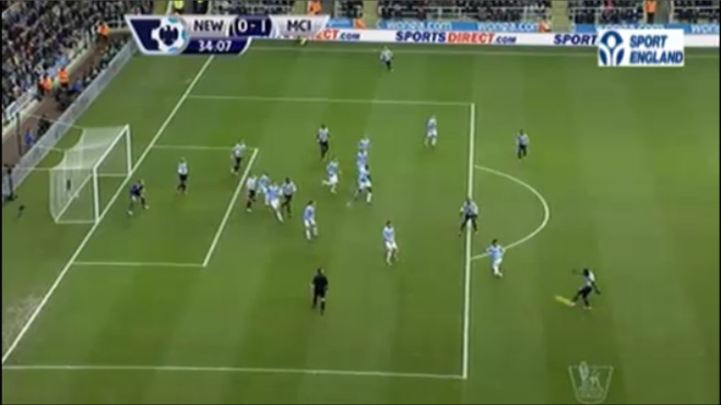 Video bóng đá: Man City thoát bàn thua gây tranh cãi