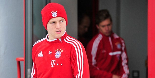 Pep 'đuổi khéo' Toni Kroos: Thời cơ của Man Utd!