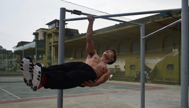 Video thể thao: Bài tập luyện thể dục đường phố ở Sài Gòn