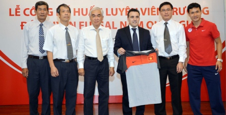 Chủ tịch VFF đặt niềm tin vào tân HLV trưởng futsal Việt Nam