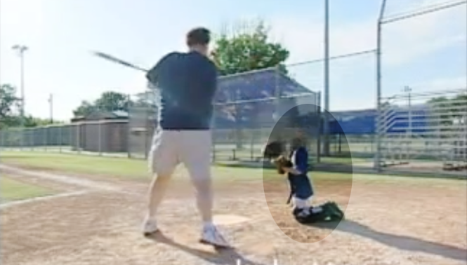 Video tổng hợp: Rùng mình với pha đánh bóng chày gãy cổ