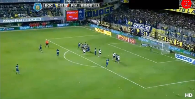 Video danh thủ: Juan Riquelme sút phạt khiến thủ môn đứng nhìn