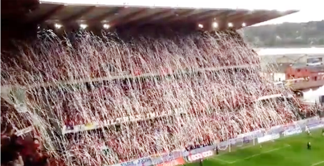 Video bóng đá: Màn cổ vũ độc đáo bằng hàng vạn cuộn giấy vệ sinh