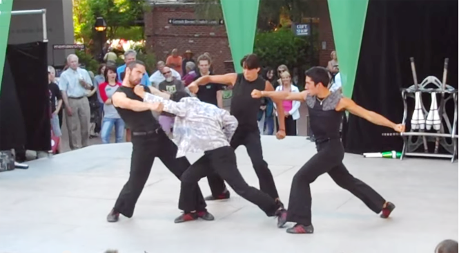 Video võ thuật: Màn biểu diễn đánh võ kiểu quay chậm vô cùng đẹp mắt