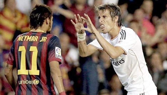 Video bóng đá: Neymar gây gổ với Coentrao và bị Pepe dằn mặt