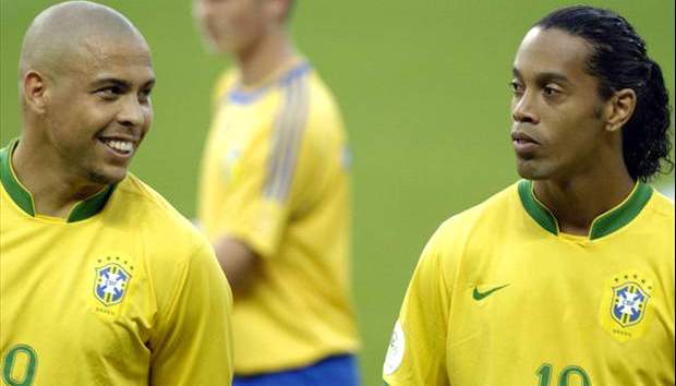Ronaldo và Ronaldinho: Ai mới là Vua 'Elastico'?