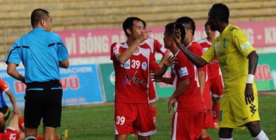 Samson và Đức Thắng nghỉ 4 trận, Văn Nam bị treo giò hết mùa giải 2014