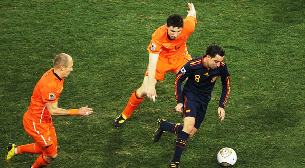 Xavi tuyên bố Tây Ban Nha vẫn đá tiki taka trước Hà Lan