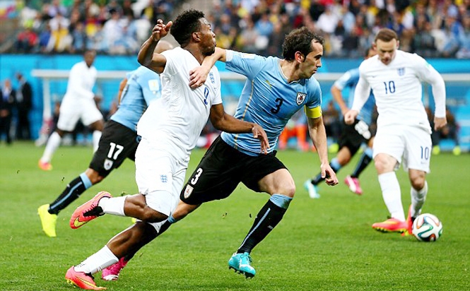 Video World Cup 2014: Uruguay thoát thẻ đỏ của Godin (Uruguay vs Anh)?