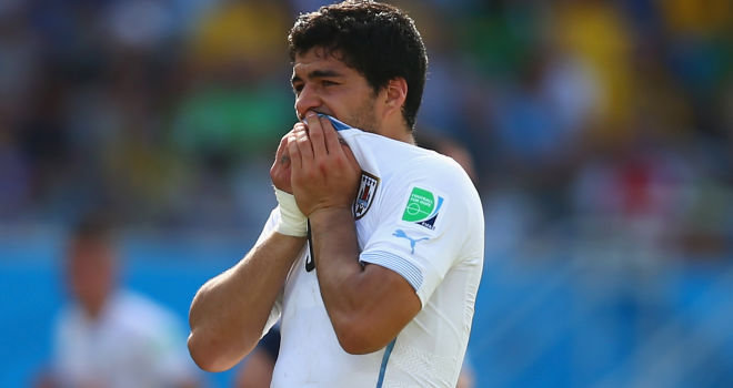 Nhận án phạt từ FIFA, Suarez chia tay World Cup và về nước sớm