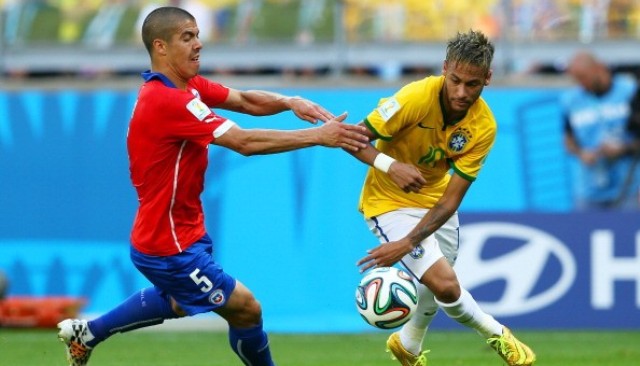 Video bàn thắng: Brazil 1-1 Chile (Vòng 1/8 World Cup 2014)