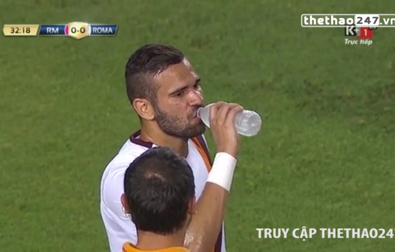 VIDEO: Trận đấu Real - Roma cũng nghỉ uống nước như ở World Cup