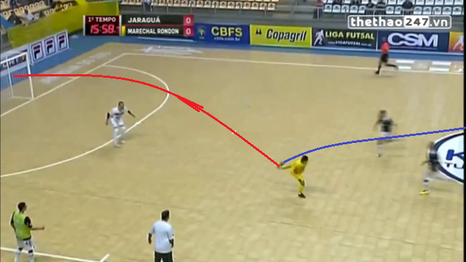 VIDEO: Sao Brazil đánh gót thành bàn siêu hạng trên sân Futsal