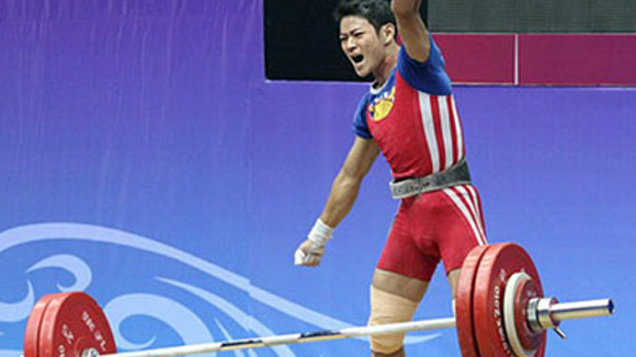 Trước thềm Asiad 2014, VĐV Thạch Kim Tuấn nhận liều 'doping' lớn