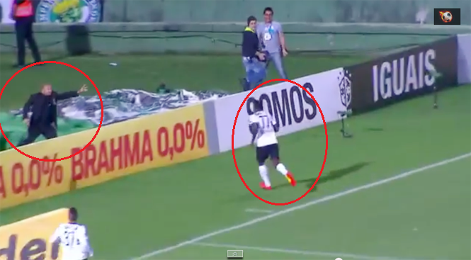 Video hài hước: Cầu thủ rơi xuống hố khi ăn mừng bàn thắng