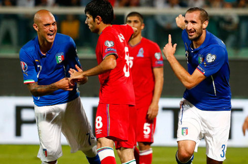 Tiền đạo yếu kém, Italia nhờ trung vệ đánh bại Azerbaijan