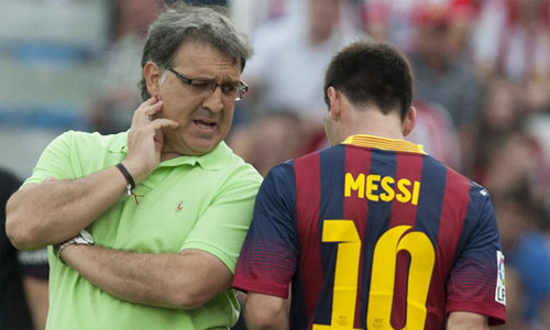 Martino khuyên Messi rời Barca
