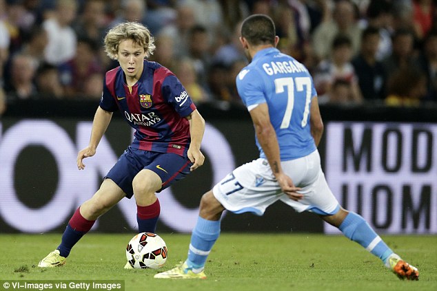 VIDEO: Sao trẻ Barca solo ghi bàn tuyệt đẹp từ giữa sân