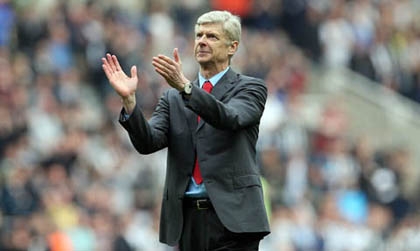 HLV Arsene Wenger mang tin buồn cho CĐV Arsenal