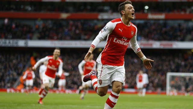 VIDEO: Mesut Ozil trở lại ấn tượng giúp Arsenal áp sát tốp 4
