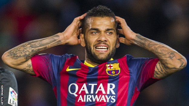 Dani Alves chia tay Barca vào mùa Hè 2015