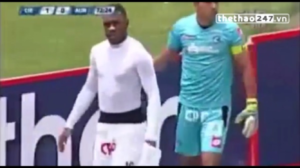 VIDEO: Cầu thủ giận dỗi bỏ thi đấu vì bị phân biệt chủng tộc