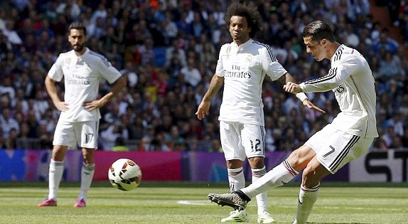 Ronaldo lần đầu sút phạt ghi bàn sau 347 ngày